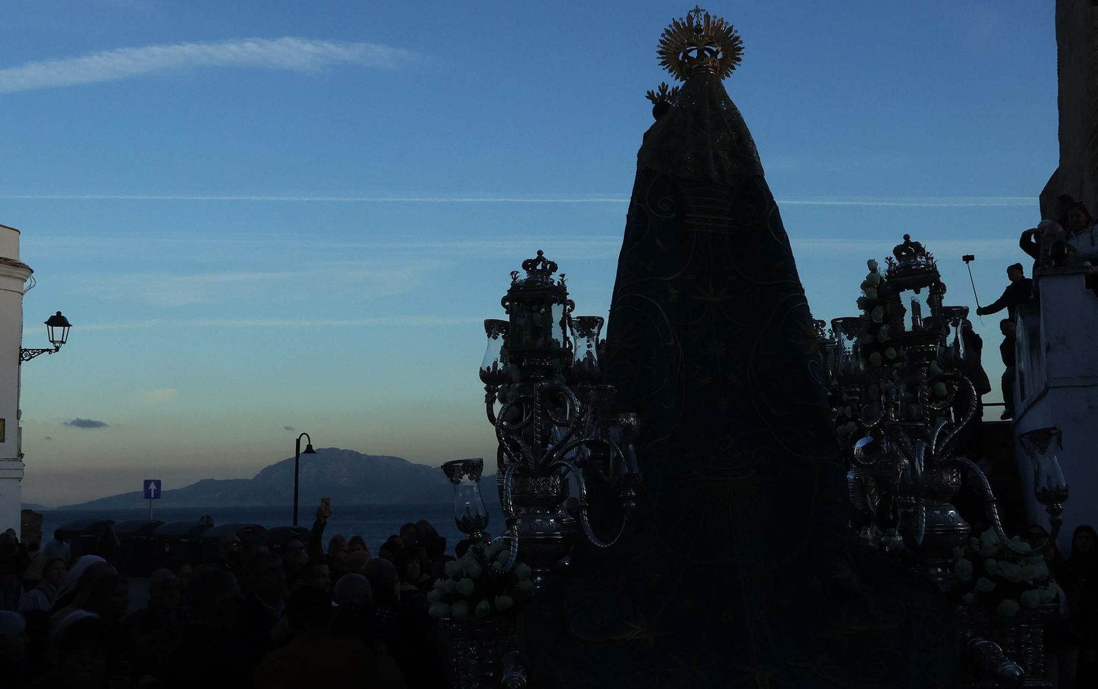 Fotos de la procesión conmemorativa del 275 aniversario del patronazgo de la Virgen de la Luz en Tarifa