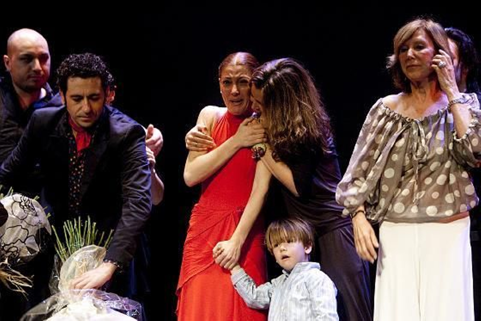 Una emocionada Sara Baras se despide temporalmente de los escenarios para dedicarse a su familia. 

Foto: Lourdes de Vicente