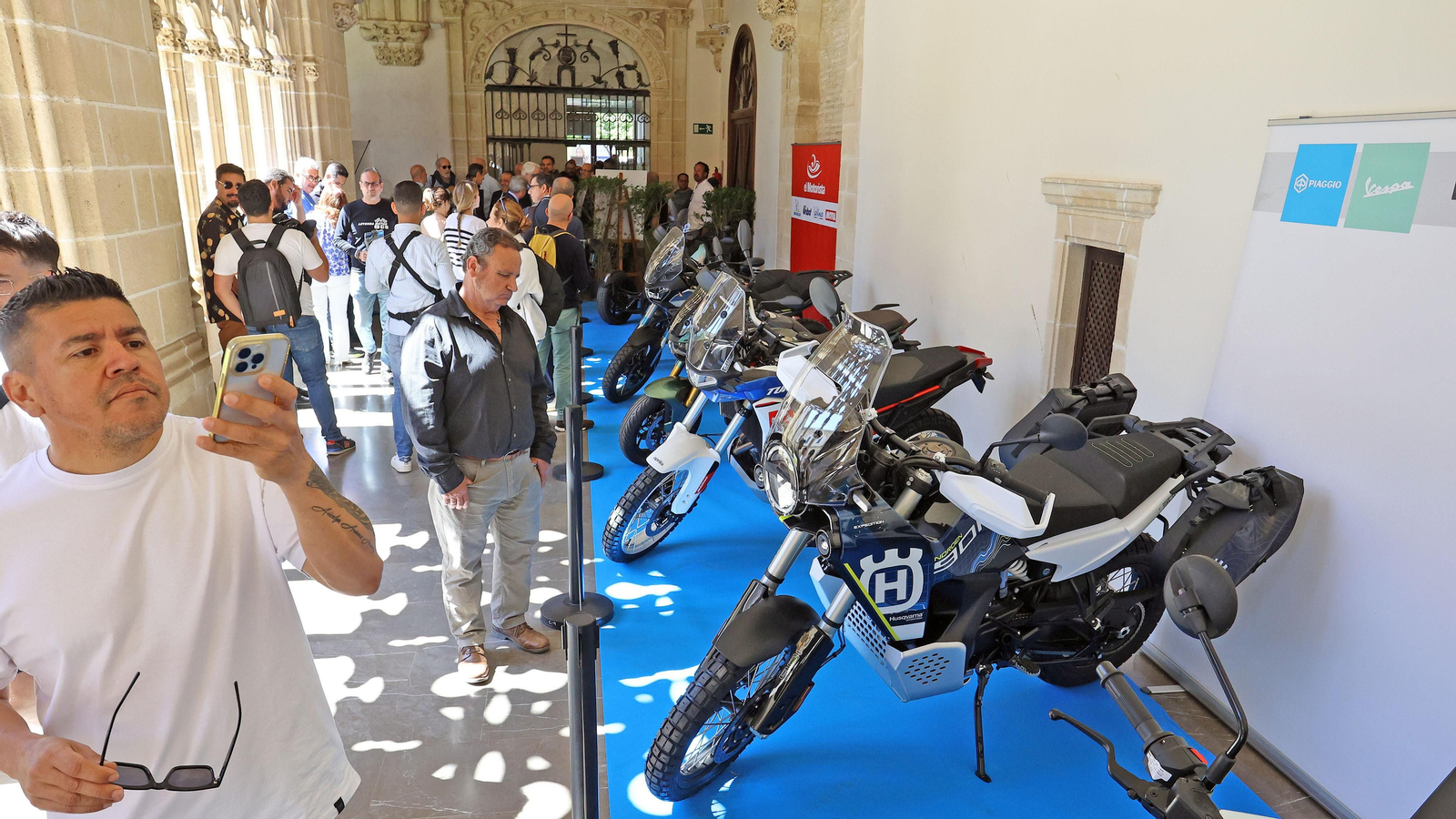 Exposición de motos clásicas y últimas novedades en Jerez por el Gran Premio