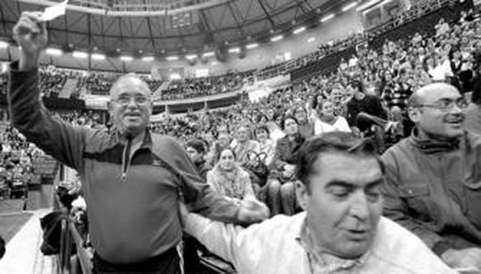 Uno de los agraciados en el sorteo de VPO celebrado a finales del año 2006.