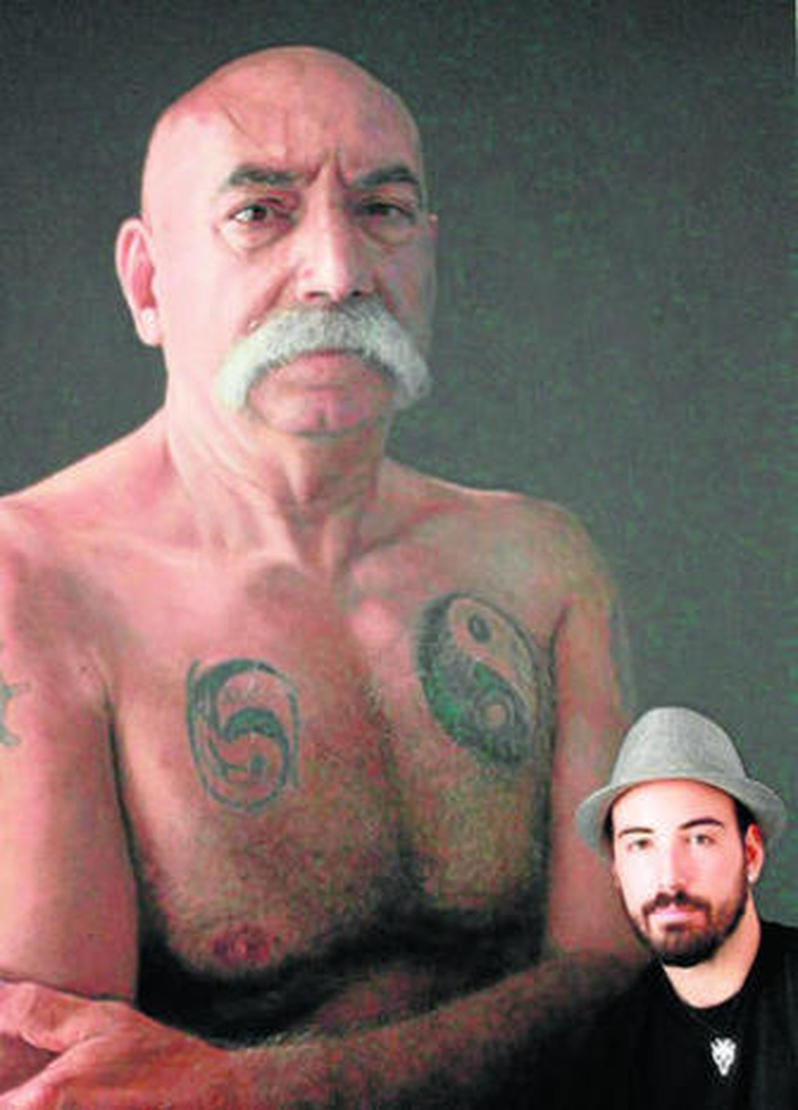 1. Belloso posa con su obra titulada 'Lobo de mar' (pastel sobre tabla. 190 x 135 cm). 2. El artista en el proceso de creación de una de sus obras al pastel. 3.  'Estudio Portugal 4', serie 'Historias de la calle' (pastel sobre DM 146 x 114 cm). Obra Finalista XV Premio Nacional de Artes Plásticas Universidad de Sevilla.