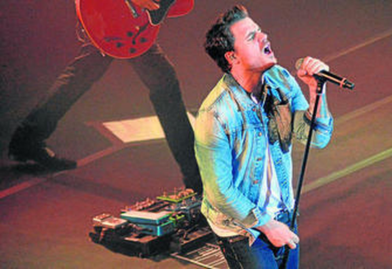 El cantante, anoche en el Nuevo Auditorio Fibes, donde había agotado las 3.200 entradas.