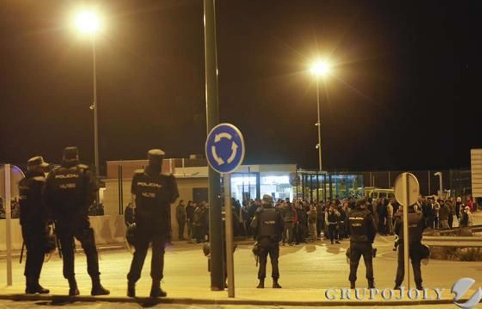 La Policía Nacional en la sede de Limasa, en Los Ruices.

Foto: Javier Albiñana