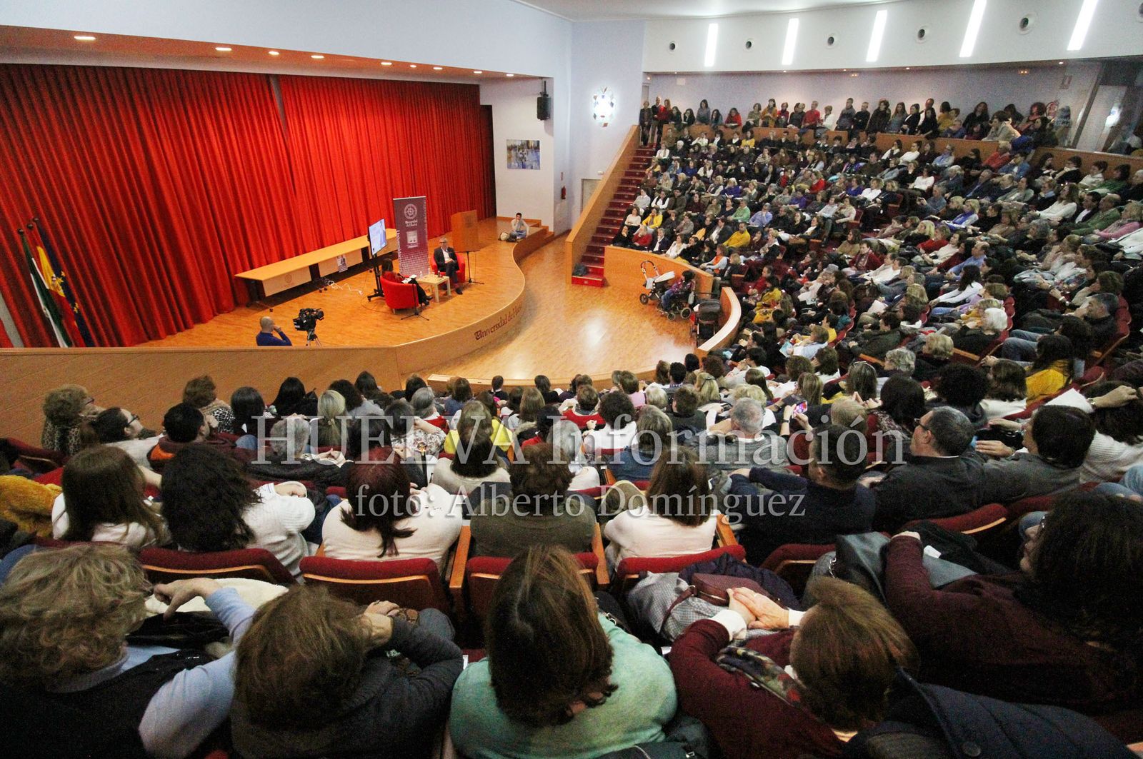 Boris Izaguirre presenta "Tiempo de Tormentas" en la Universidad de Huelva, en imágenes