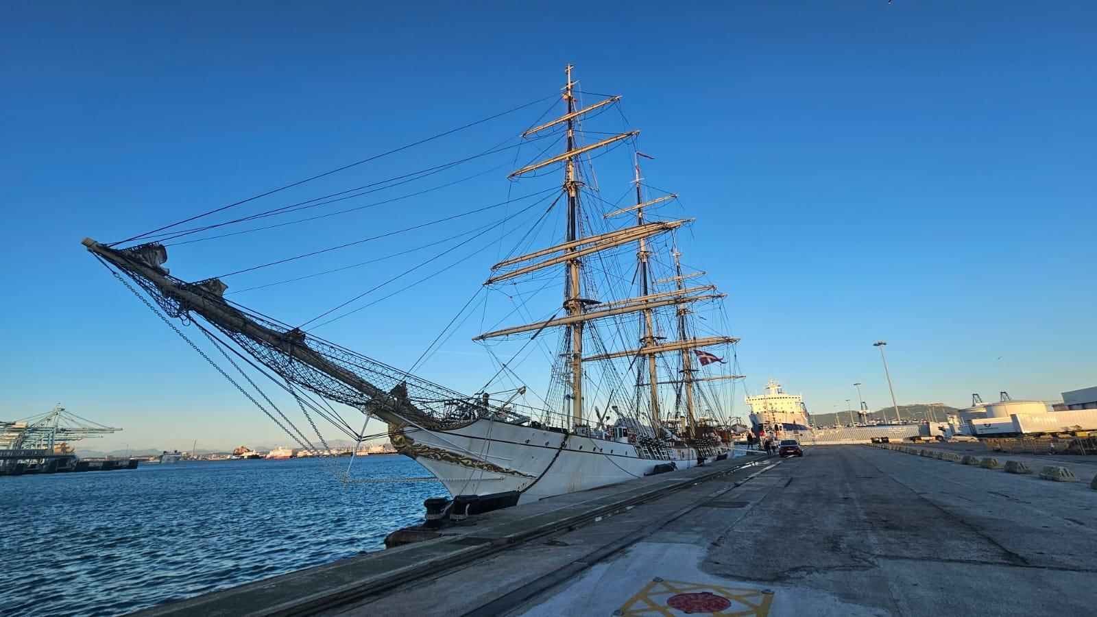 El 'Danmark', atracado en el Puerto de Algeciras. El 'Danmark', atracado en el Puerto de Algeciras.