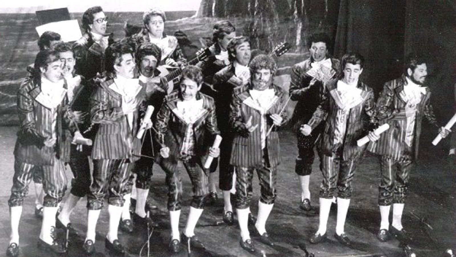 Comparsa 'Clásicos de la música', de Joaquín Quiñones y Pepito Martínez.