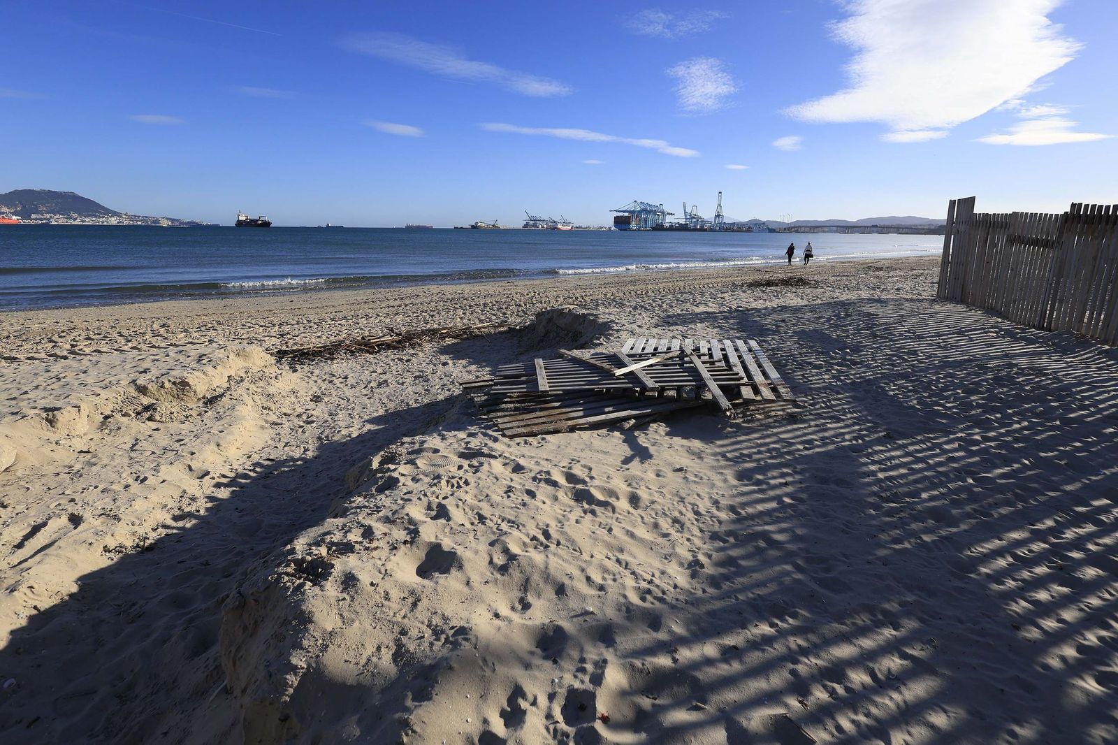 La playa del Rinconcillo de Algeciras tras la borrasca Francis, en imágenes