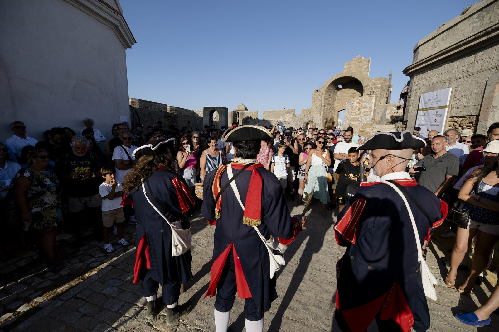 Las imágenes de la apertura al público del castillo de San Sebastián