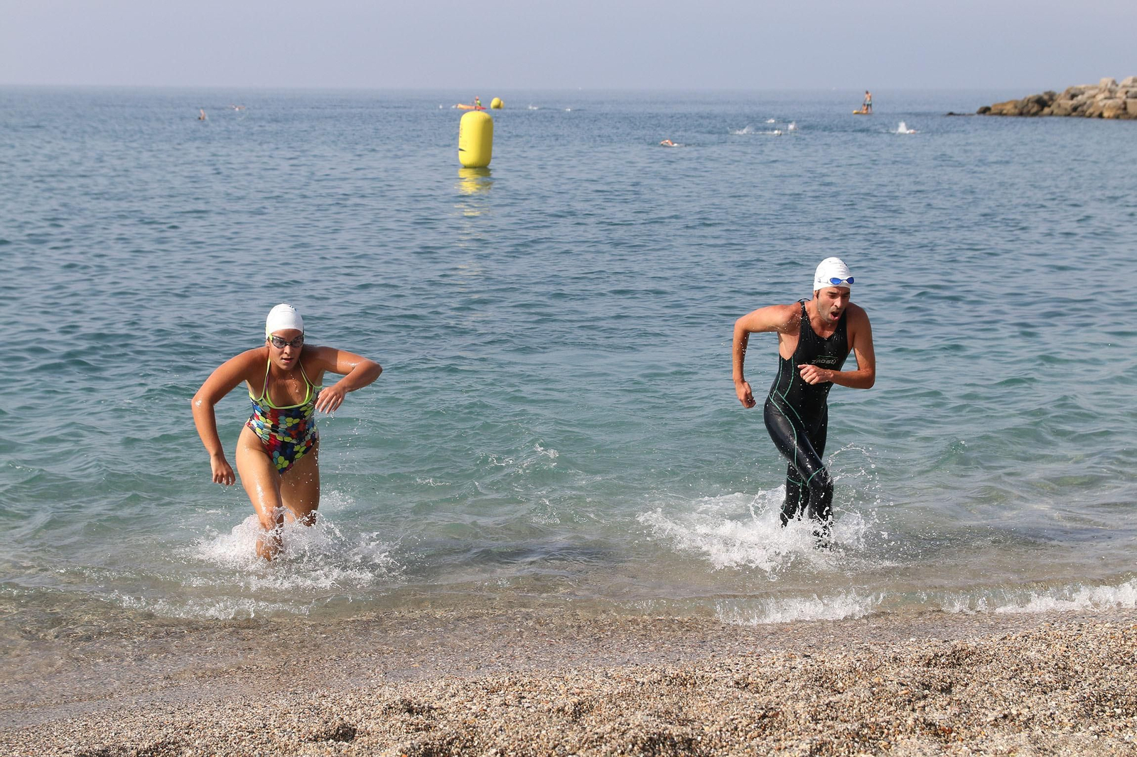 Las imágenes de la Travesía a Nado 'Ciudad de Almería - Carlos Tejada'