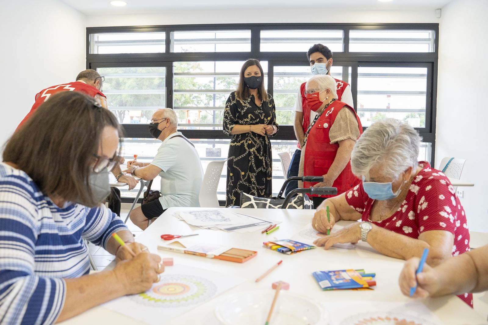 Programa de actividades para personas mayores que desarrolla Cruz Roja en San Fernando.