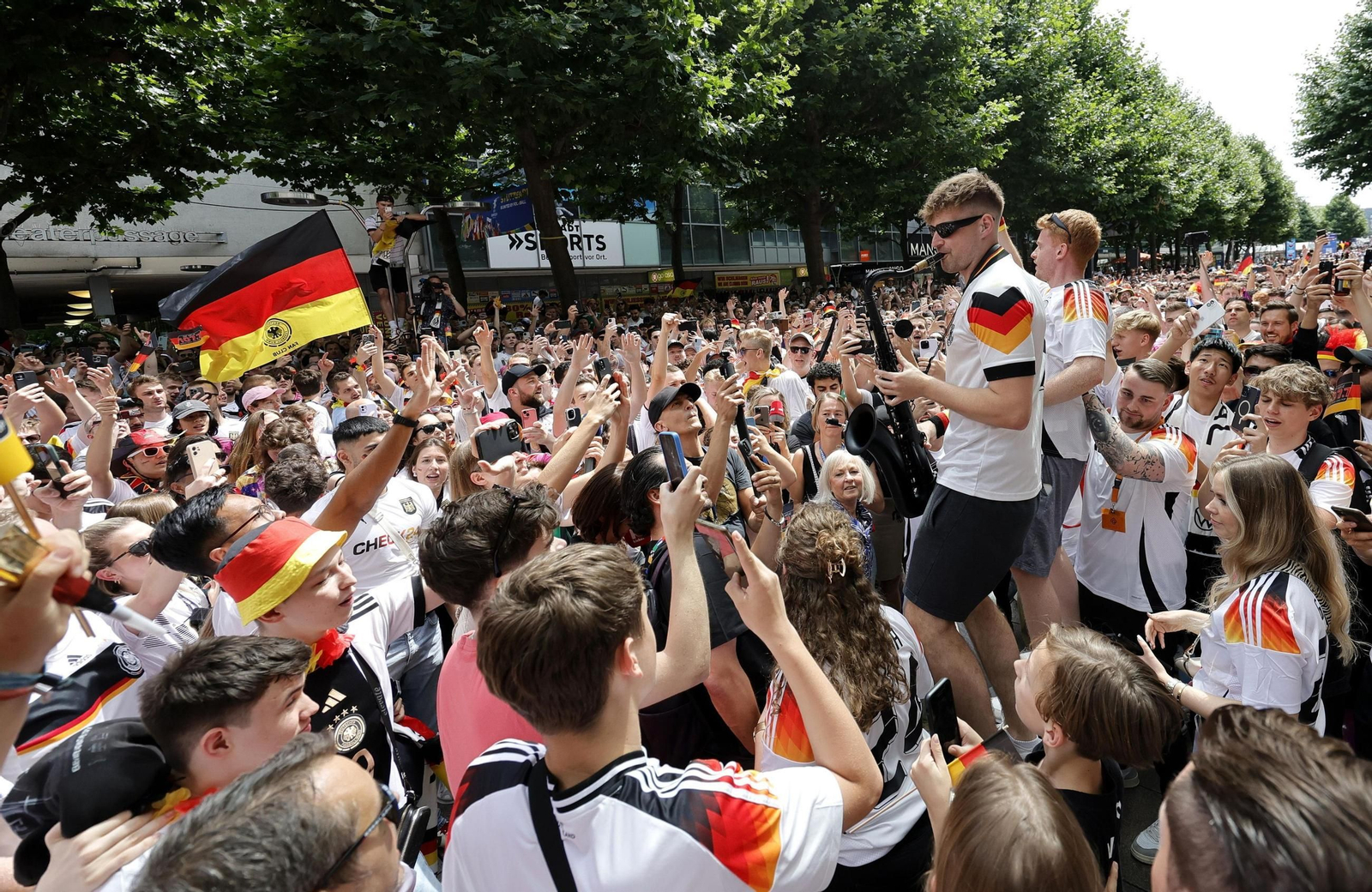 UEFA EURO 2024 quarter (7594456).jpg