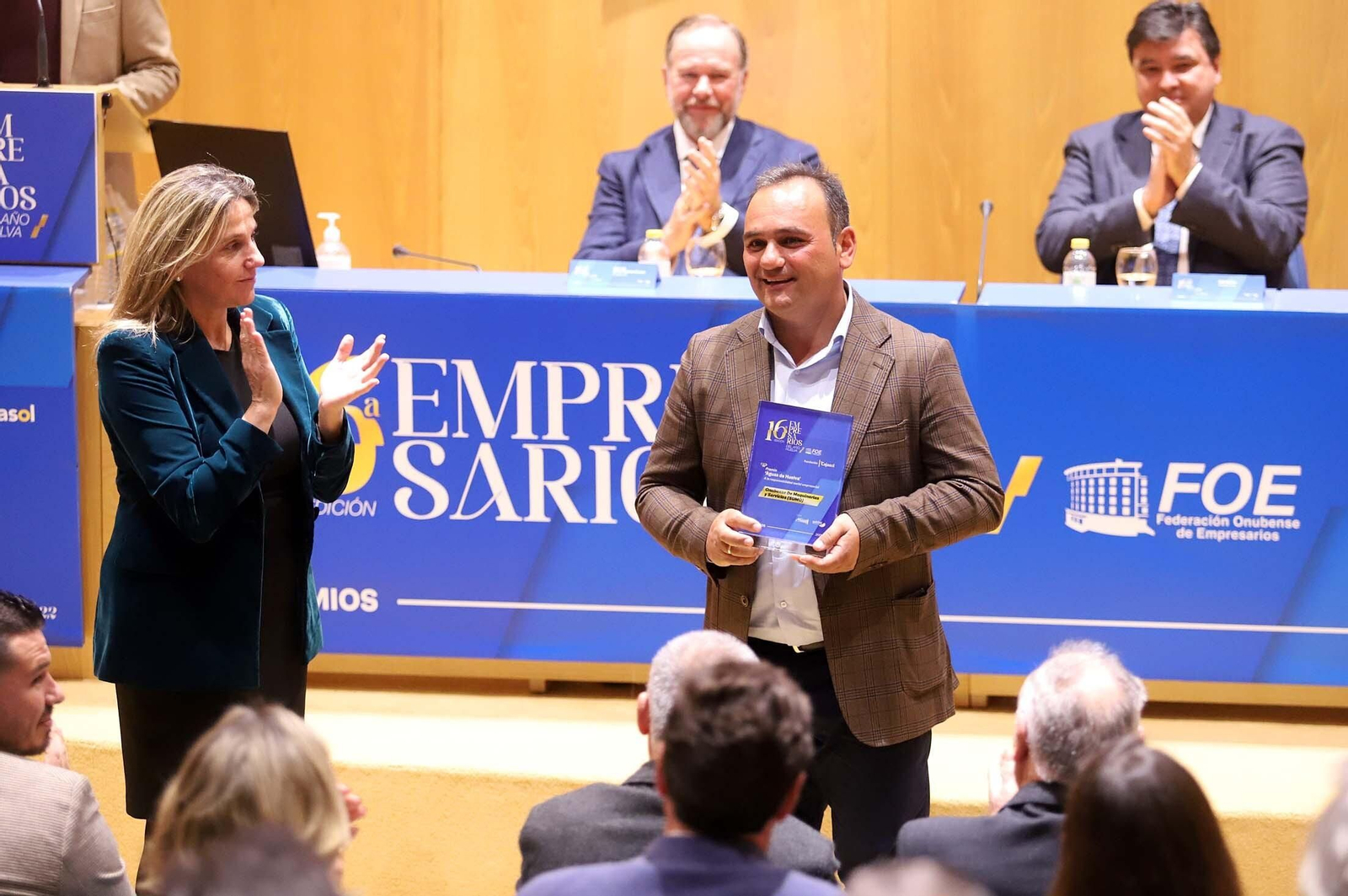 Imágenes de la entrega de los XVI Premios Empresarios del Año de Huelva