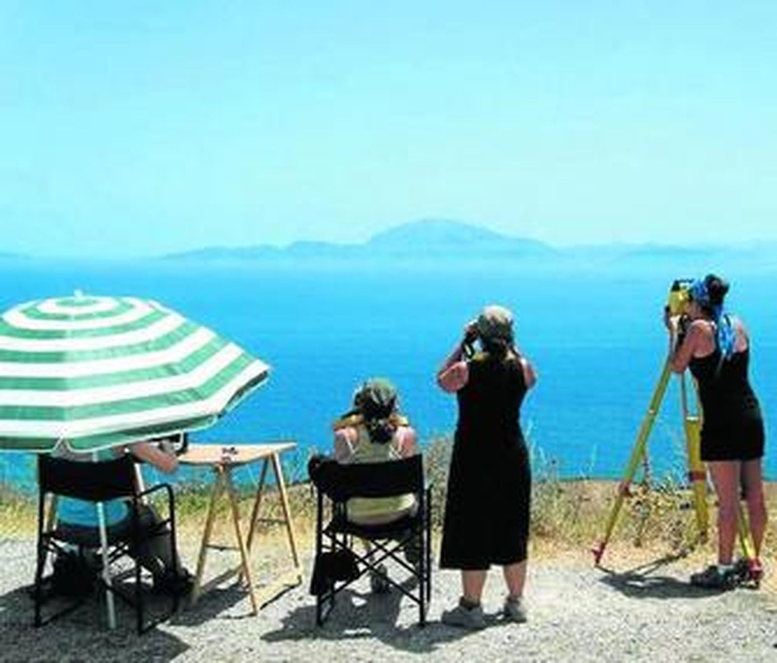 Voluntarios de Circe avistan cetáceos desde tierra.