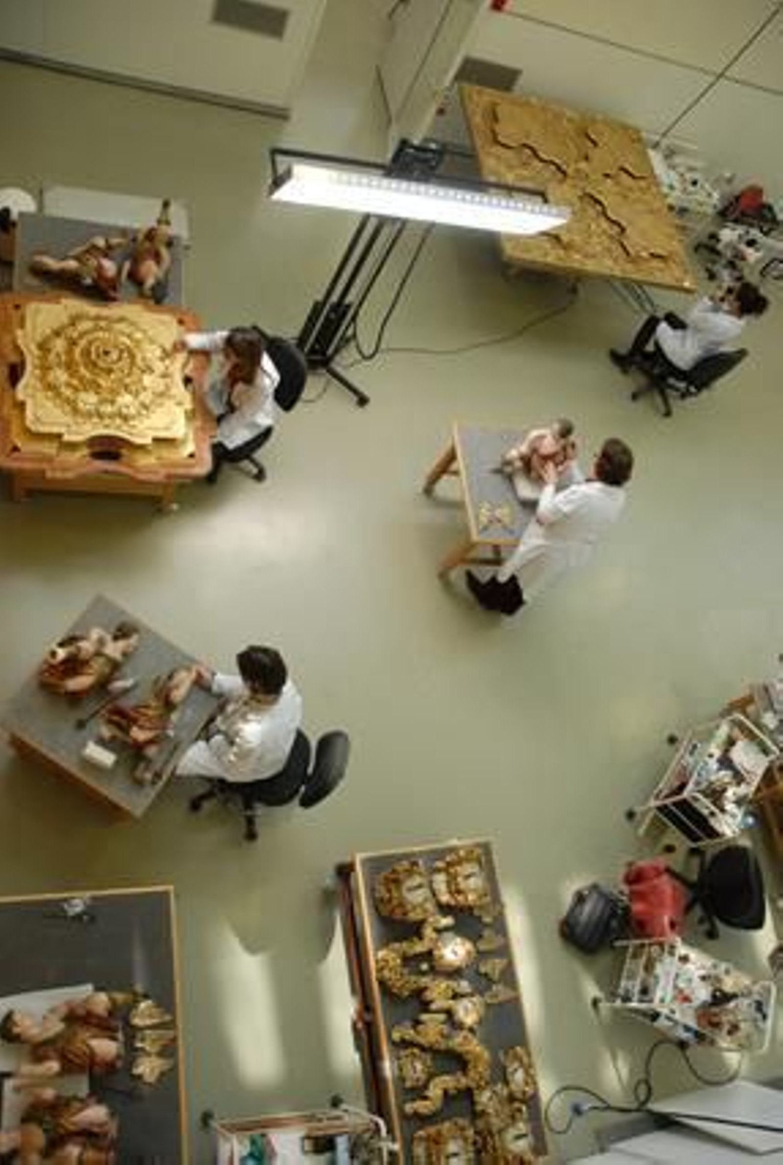 Trabajos de conservación en el taller de escultura del IAPH.

Foto: IAPH/Eugenio Fernández