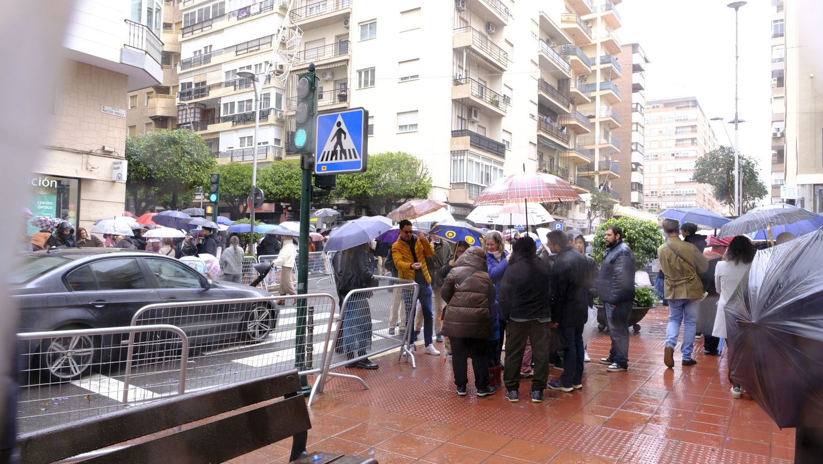 Fotografías de la cabalgata de los Reyes Magos pasada por agua en Almería
