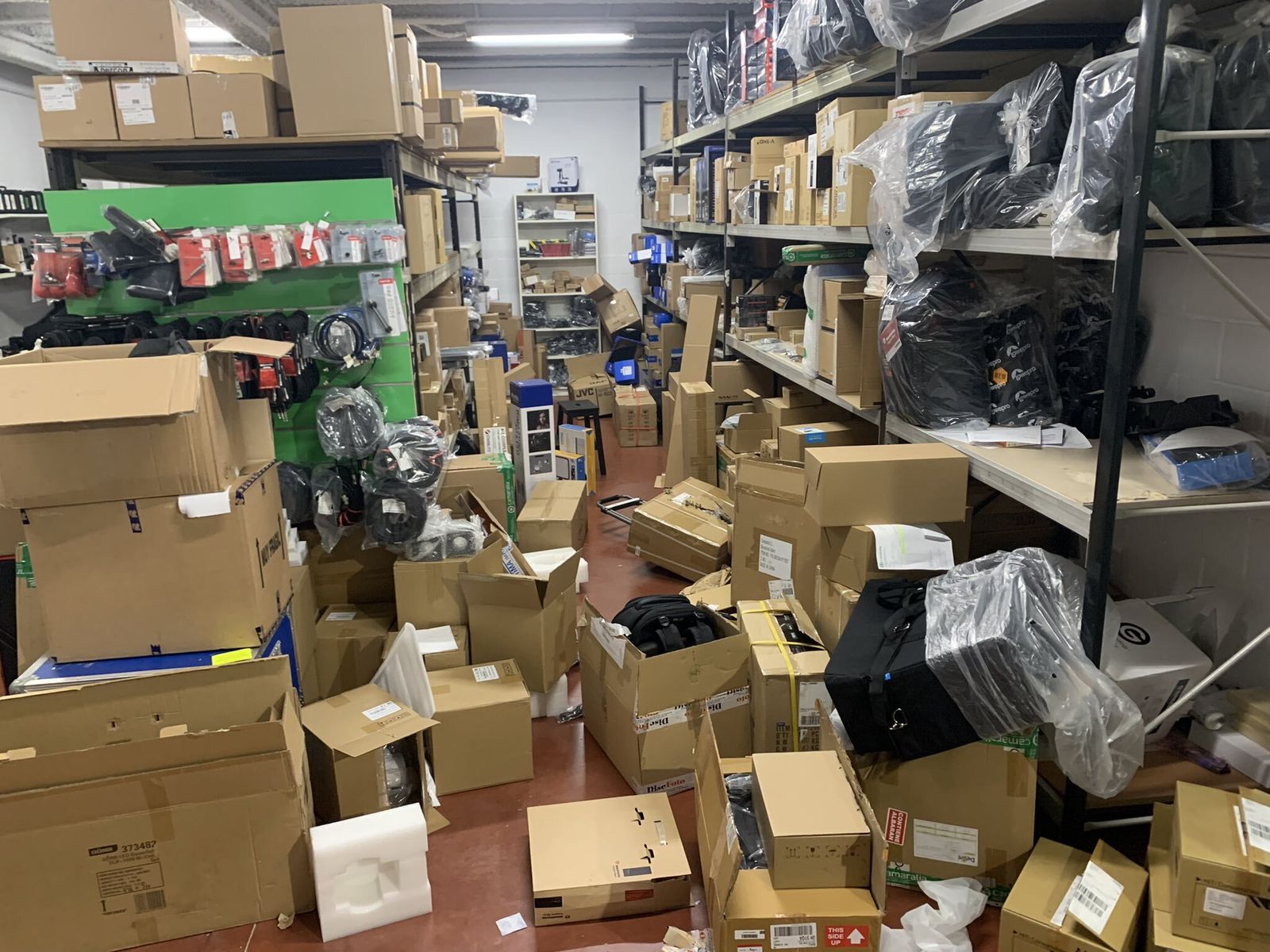 Estado de la tienda tras el robo.