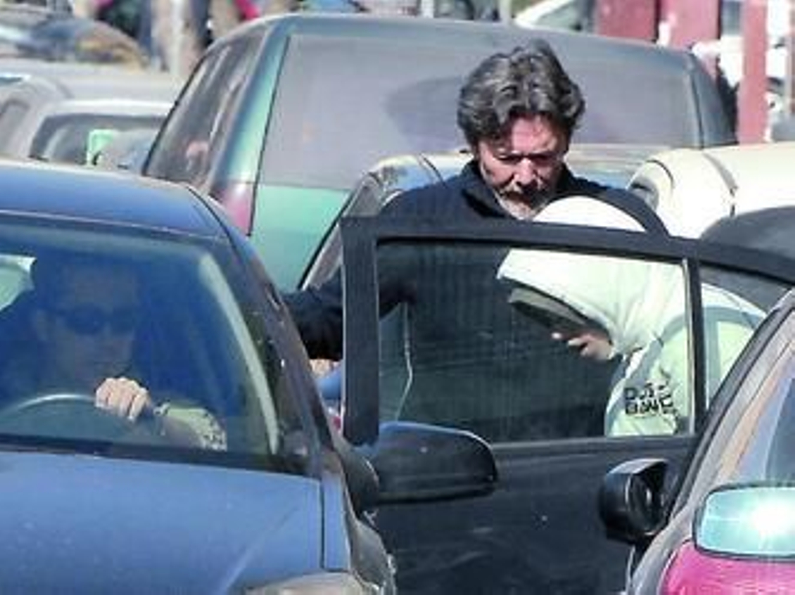 El menor de 15 años durante uno de los registros domiciliarios.