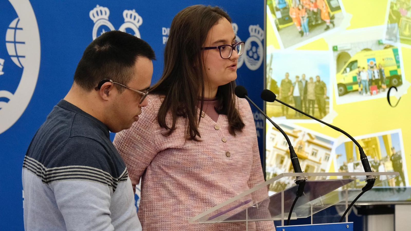 Usuarios de AVADI en la presentación del calendario.