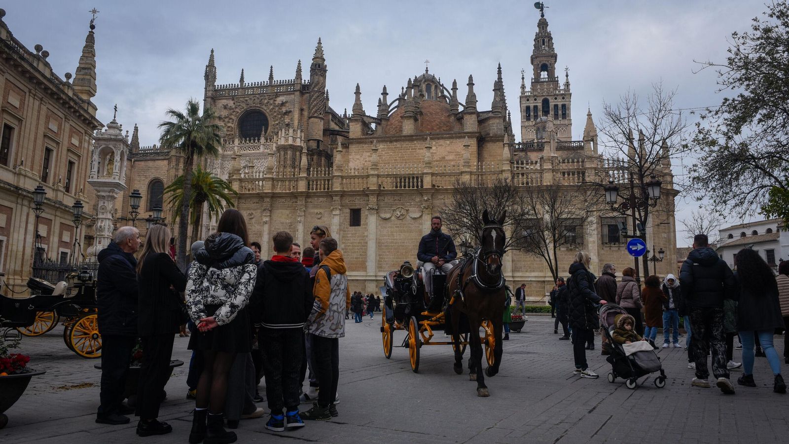 La Catedral desde la plaza del Triunfo.