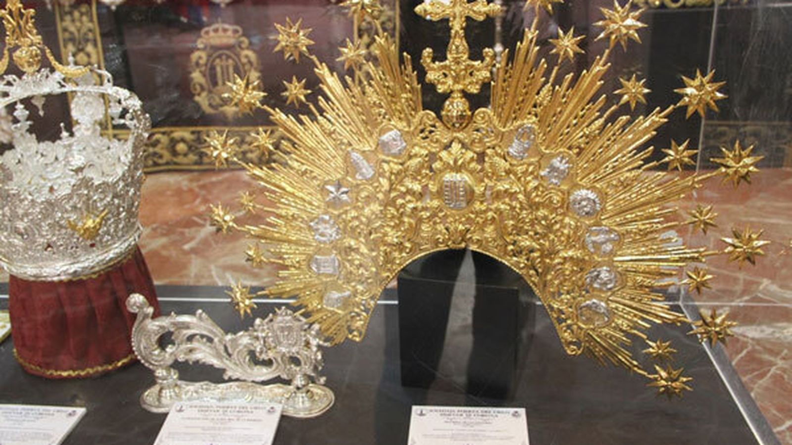 Una de las coronas que pueden verse en la muestra