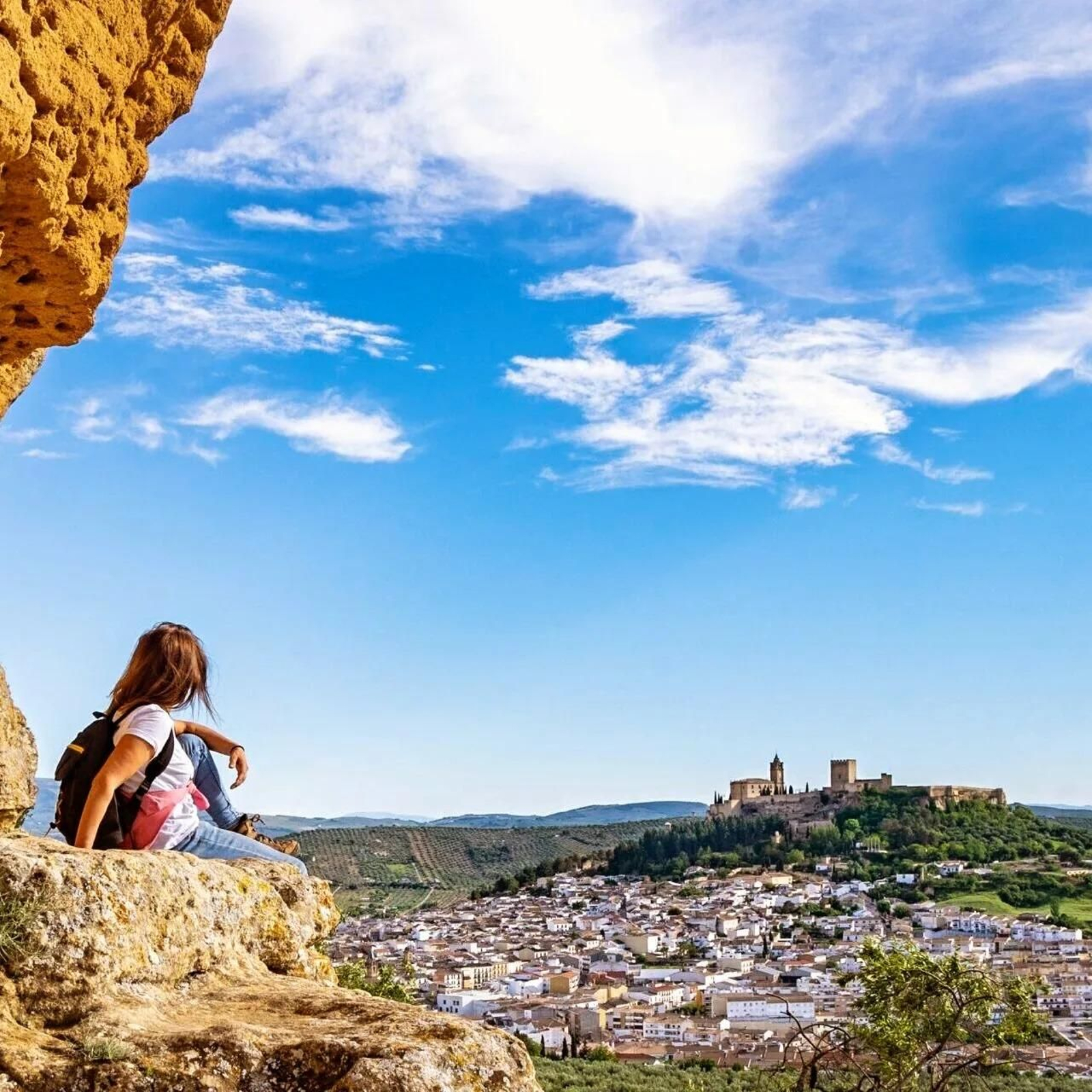 Alcalá la Real, tierra de frontera, se ubica al sur de la provincia de Jaén. Alcalá la Real, tierra de frontera, se ubica al sur de la provincia de Jaén.