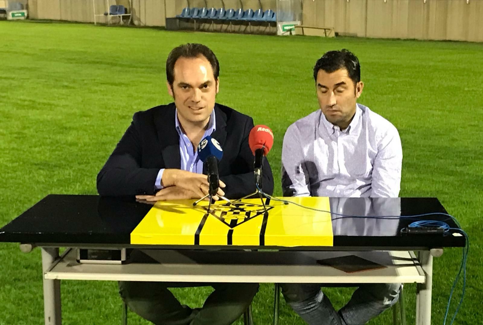 Emilio Ramos y Antonio Fernández, durante la rueda de prensa de presentación del técnico.