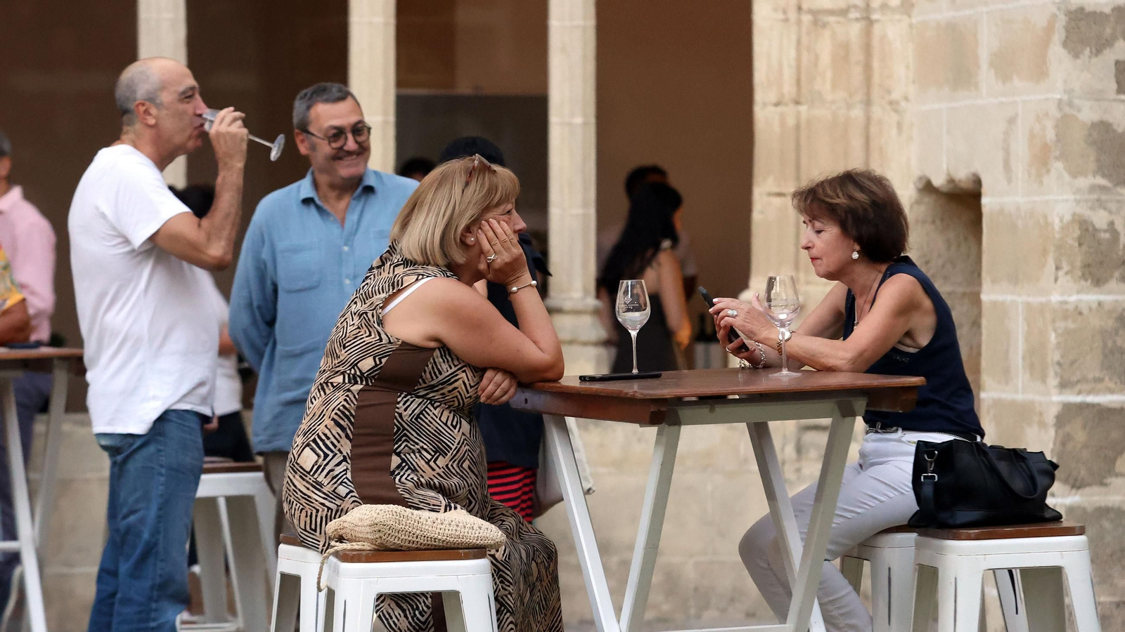 Inauguración de 'Entre Vinos Tintos y Blancos' en Jerez