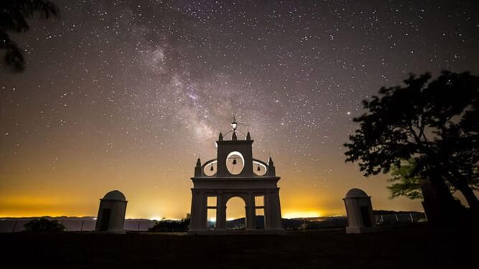 ¿Qué puedes ver en el cielo nocturno de Huelva en abril?