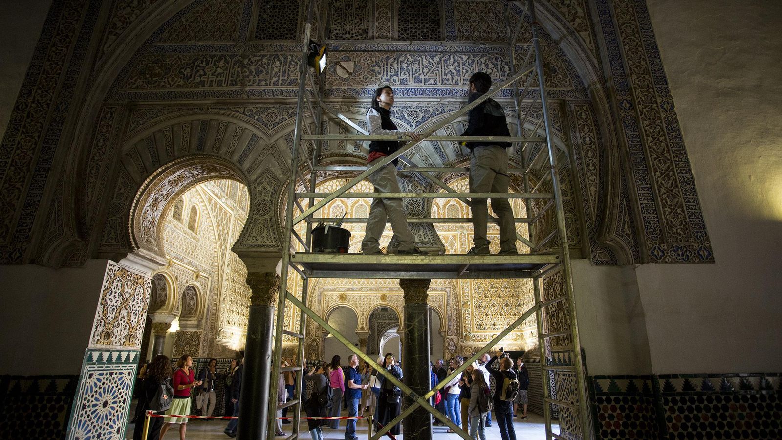 Trabajos de restauración en los Reales Alcázares de Sevilla.