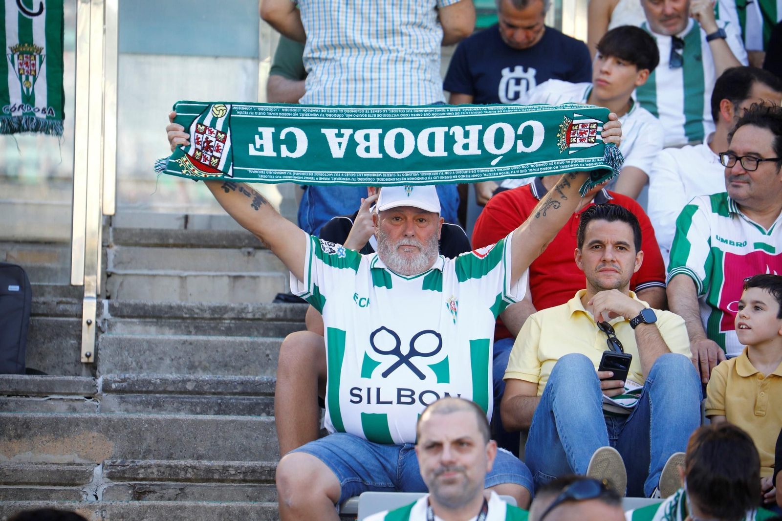 Las mejores fotos del ambiente en El Arcángel para el Córdoba CF - Racing de Ferrol