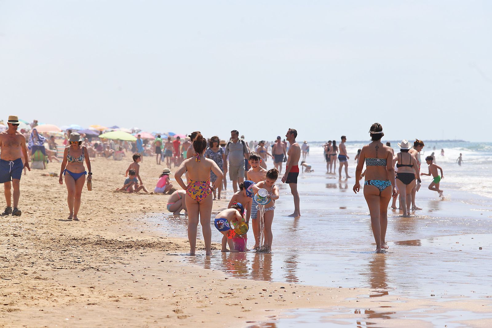 Las playas de Huelva se llenan en el 1 de mayo