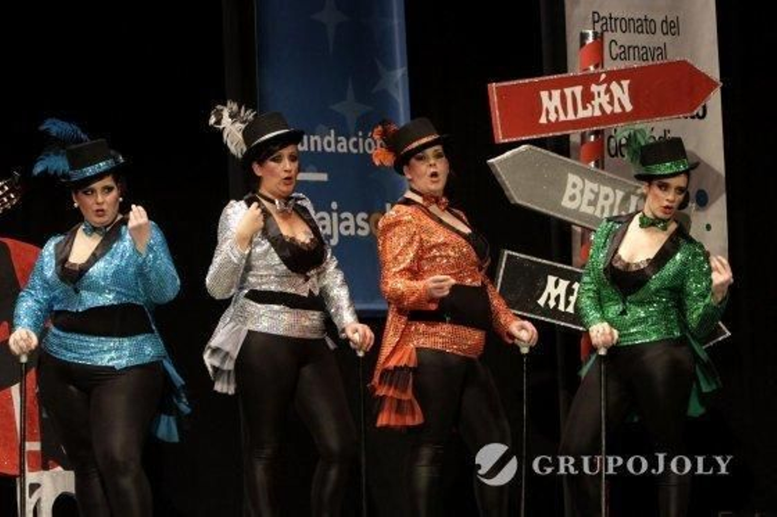 Tras el telón.   Foto: Lourdes de Vicente · Fito Carreto