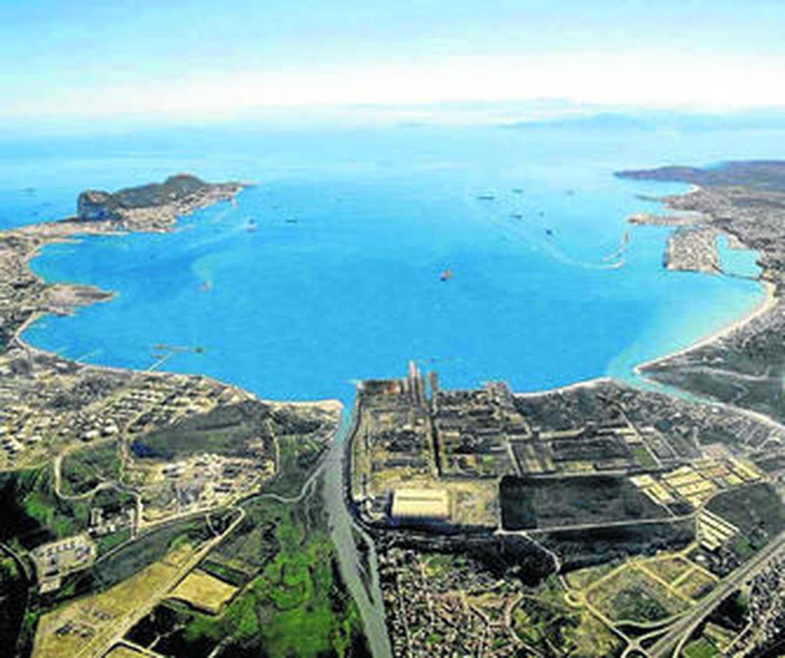 Vista aérea de la Bahía de Algeciras.