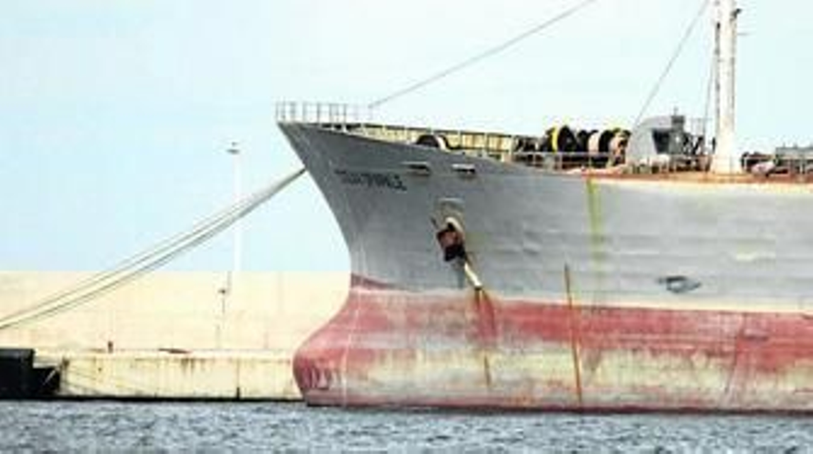 El 'Ocean Sparkle', amarrado en el dique exento de Isla Verde Exterior, en el puerto de Algeciras.