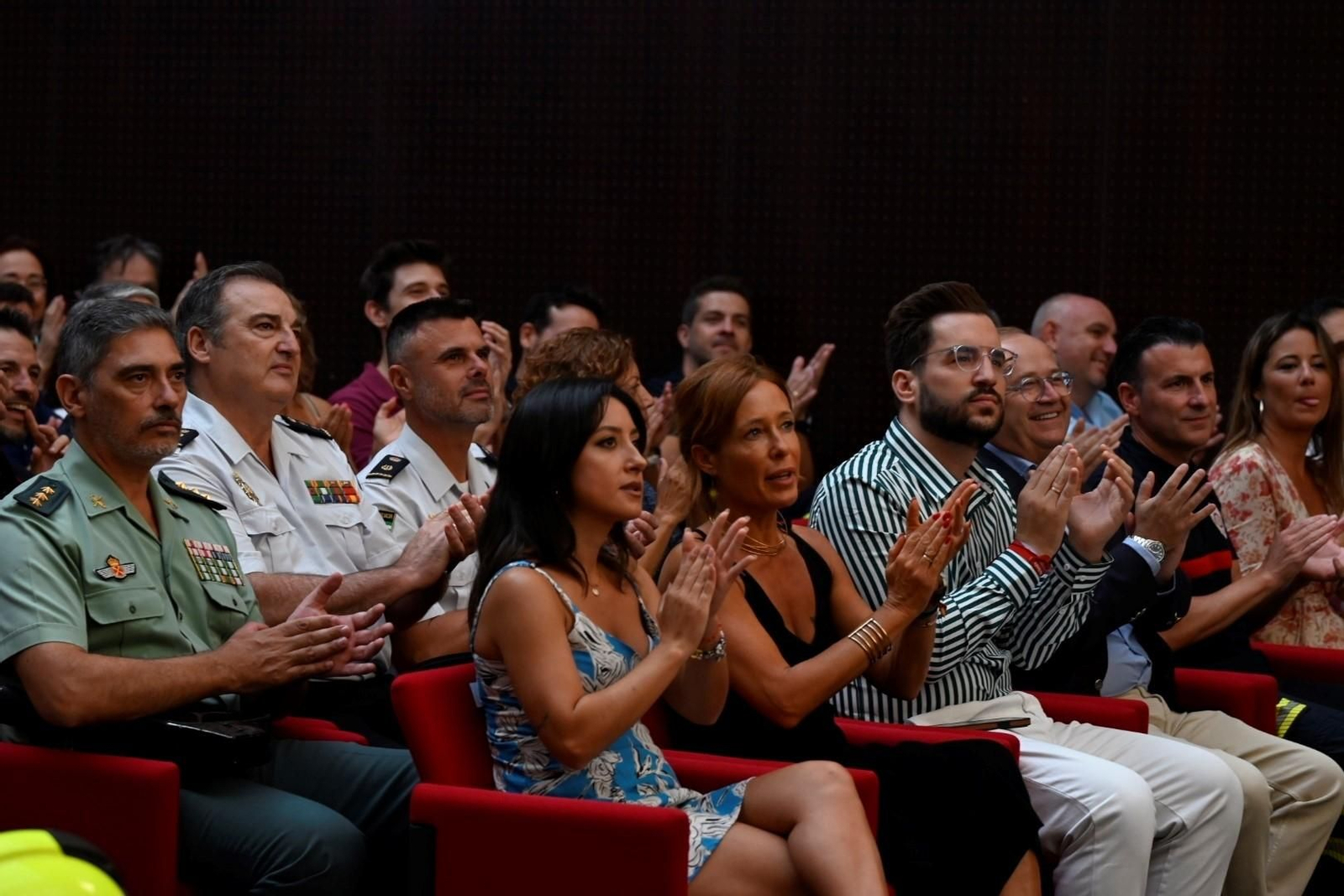 Las imágenes de la toma de posesión de nuevos bomberos de Córdoba