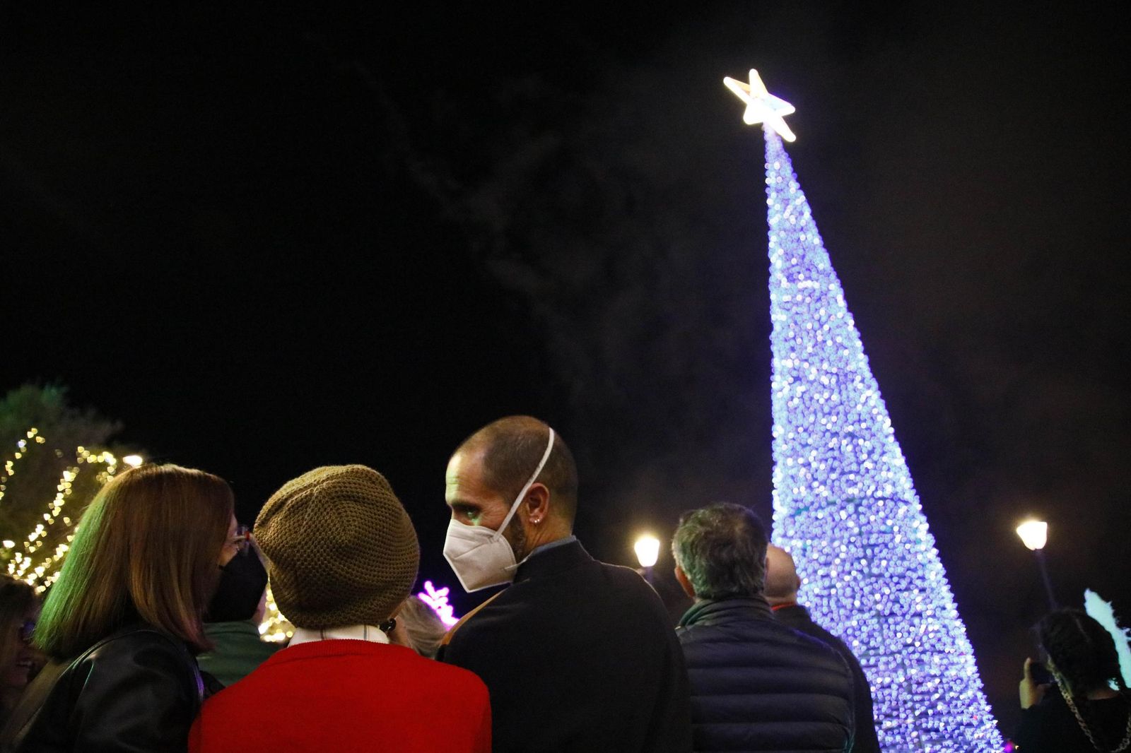 Las imágenes del encendido de la iluminación navideña en el Hospital Torrecárdenas de Almería