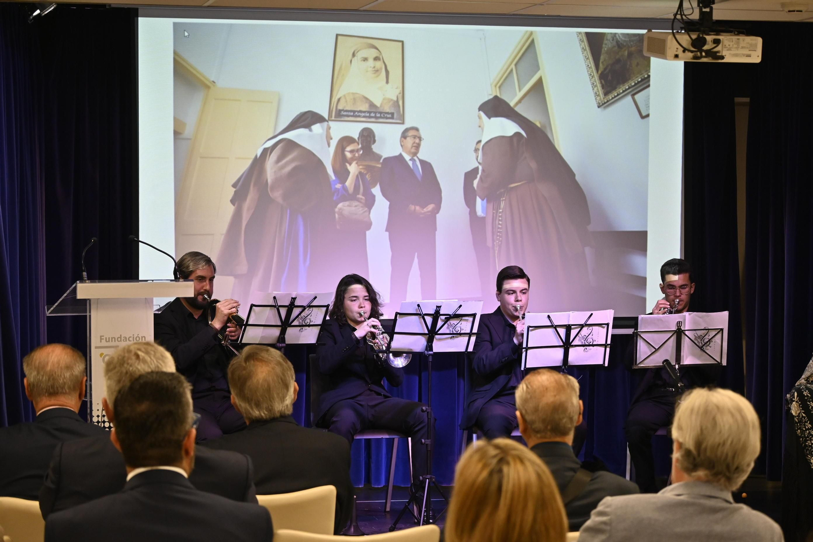 Entrega del Premio Gota a Gota a las Hermanas de la Cruz, en imágenes