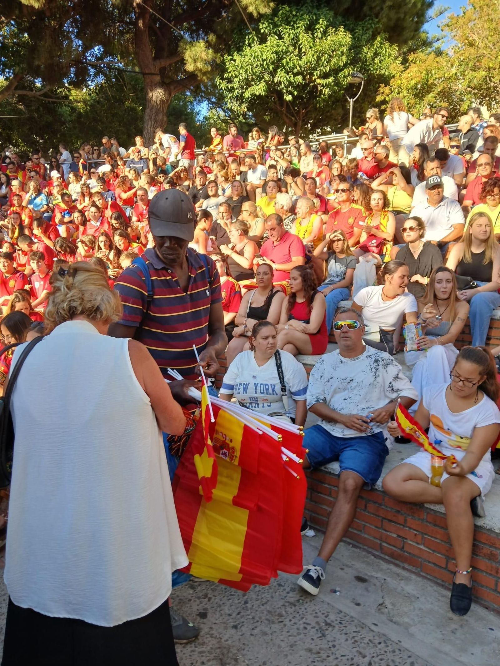 Así se ha vivido el triunfo de España desde la Feria de San Fernando: búscate en las imágenes