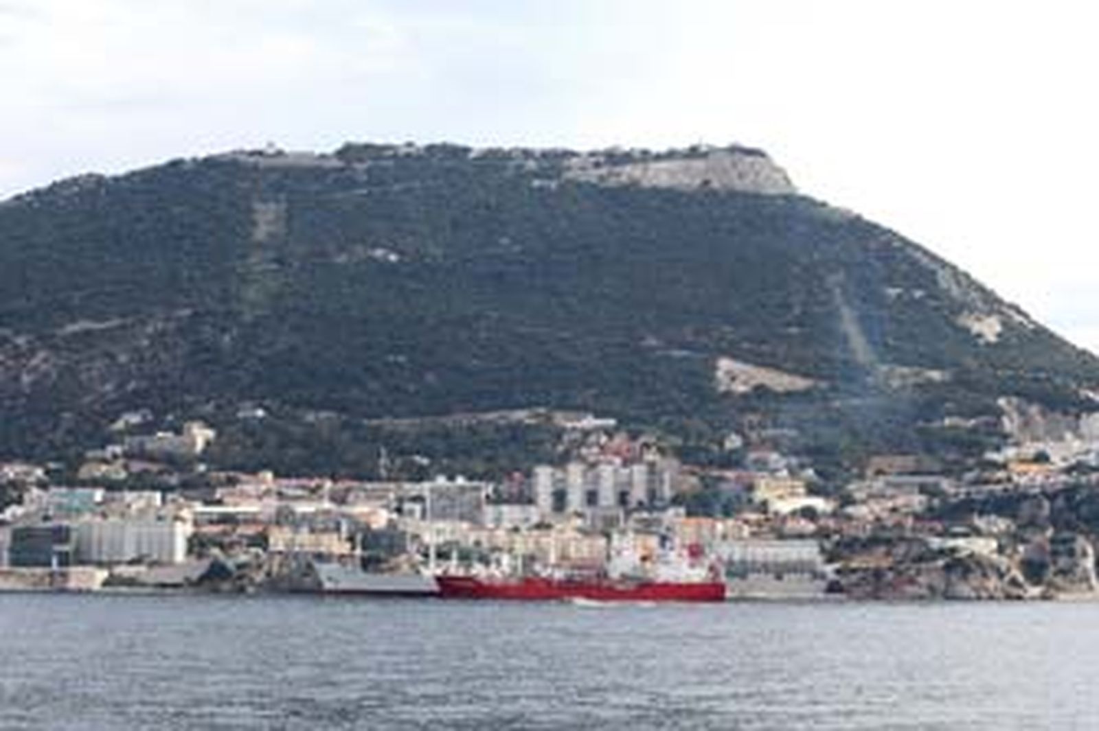 Imagen de las aguas que rodean Gibraltar. /Paco Guerrero
