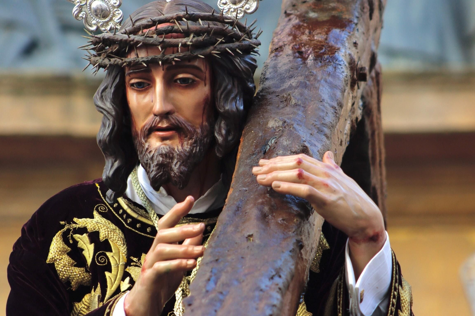 Las imágenes de la primera procesión del Nazareno de la Obediencia en Cádiz