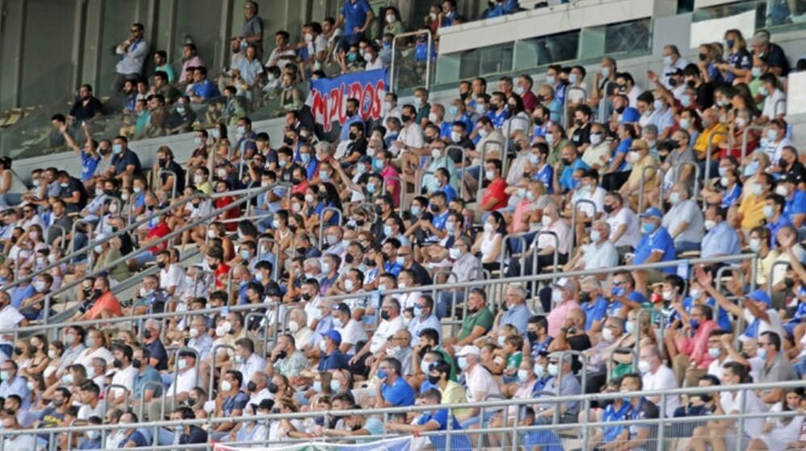Grada del estadio de Chapín con el aforo completo como corresponde al nivel de alerta cero.