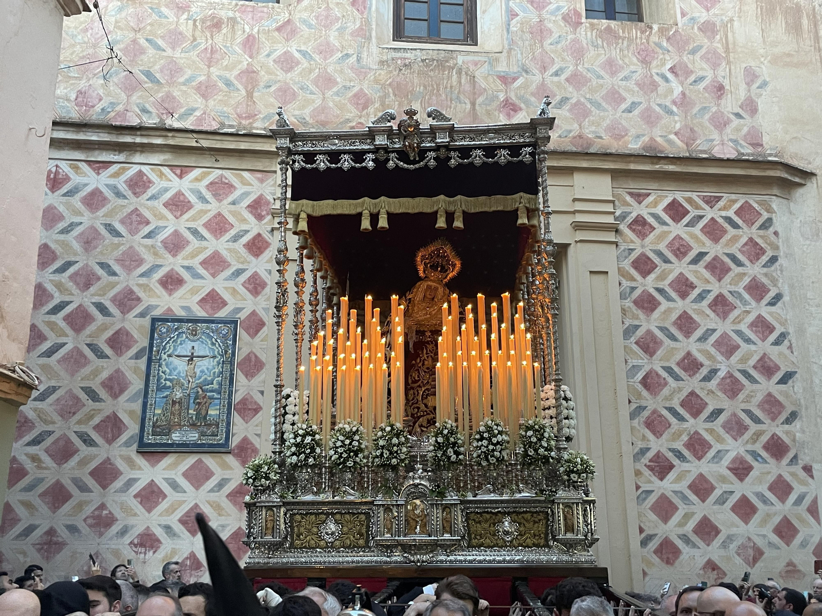 La Virgen de los Dolores saliendo de San Juan La Virgen de los Dolores saliendo de San Juan