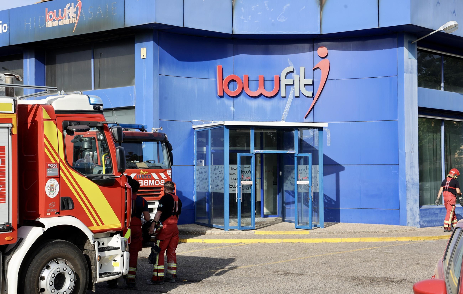 Incendio en el gimnasio Lowfit de Castilleja de la Cuesta