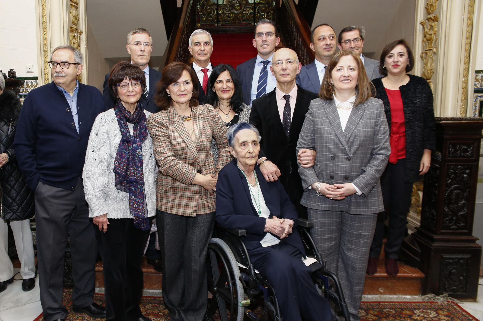 Mariluz Escribano, arropada por representantes institucionales.
