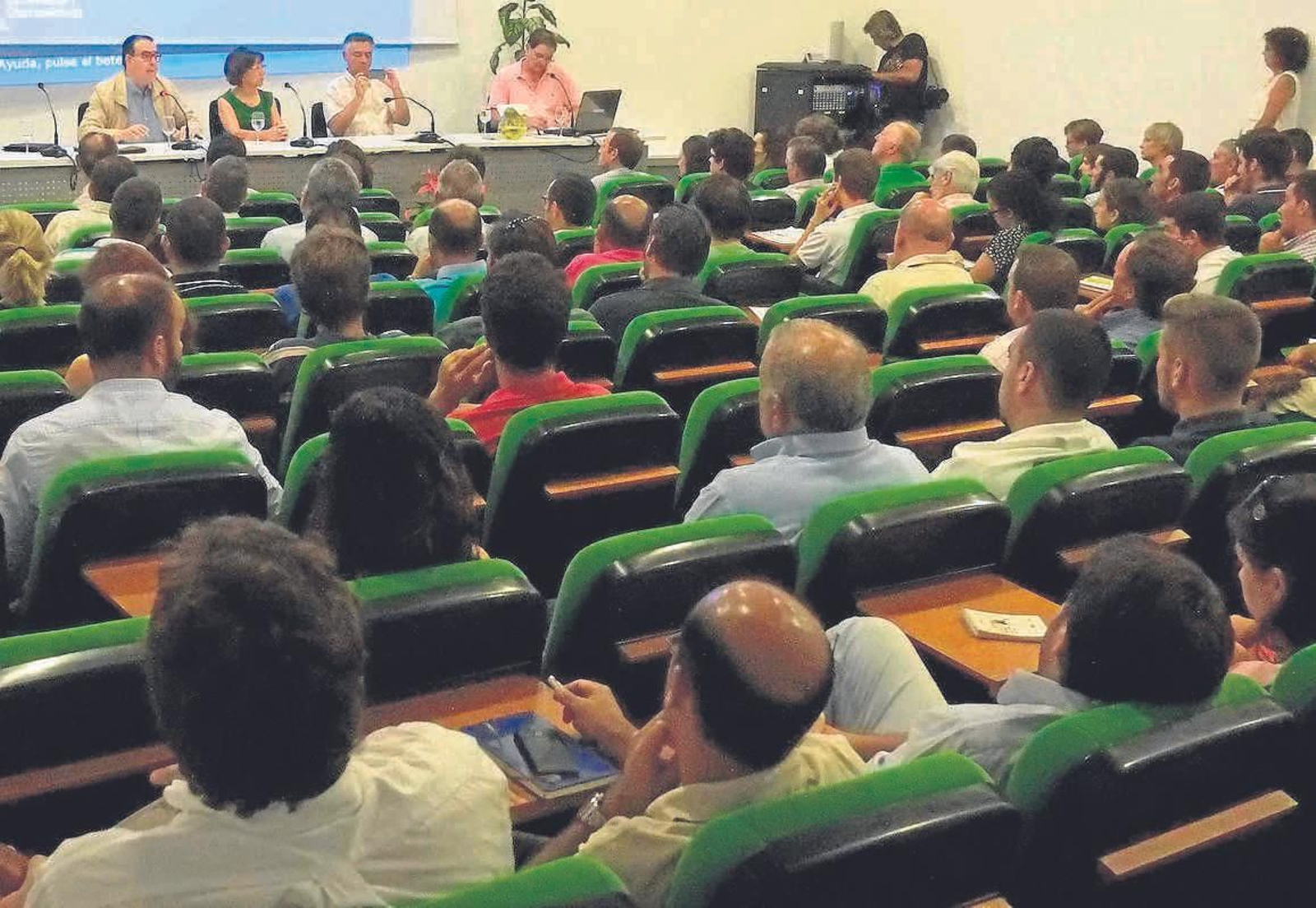Numeroso público en unas jornadas sobre jóvenes agricultores organizadas por la Junta en Jerez.