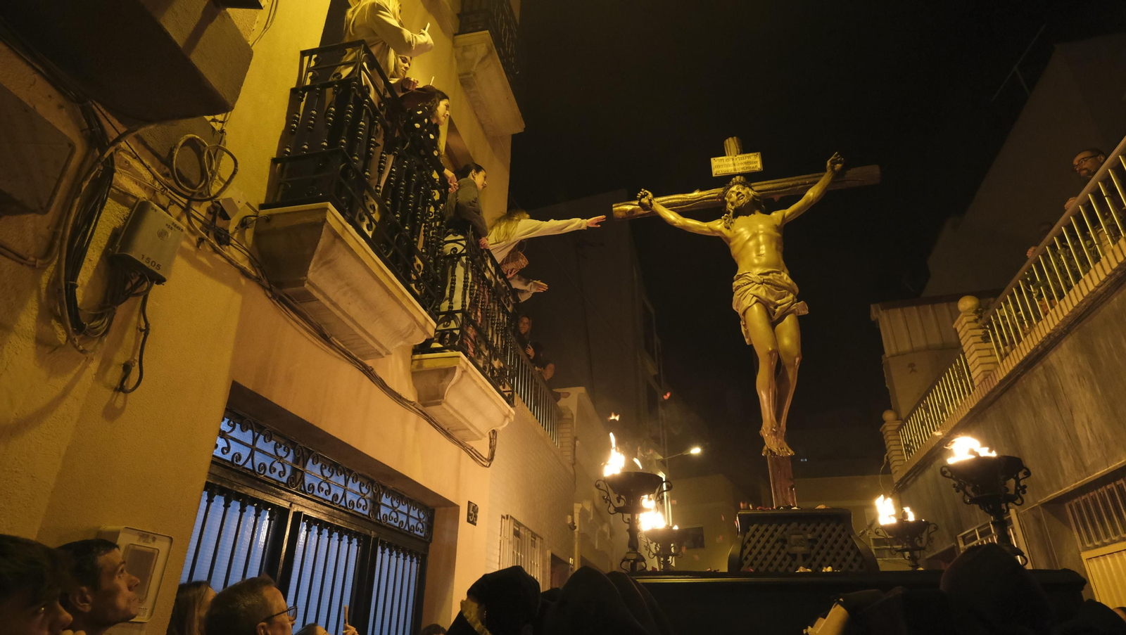 Procesión del Perdón en Almería, en imágenes