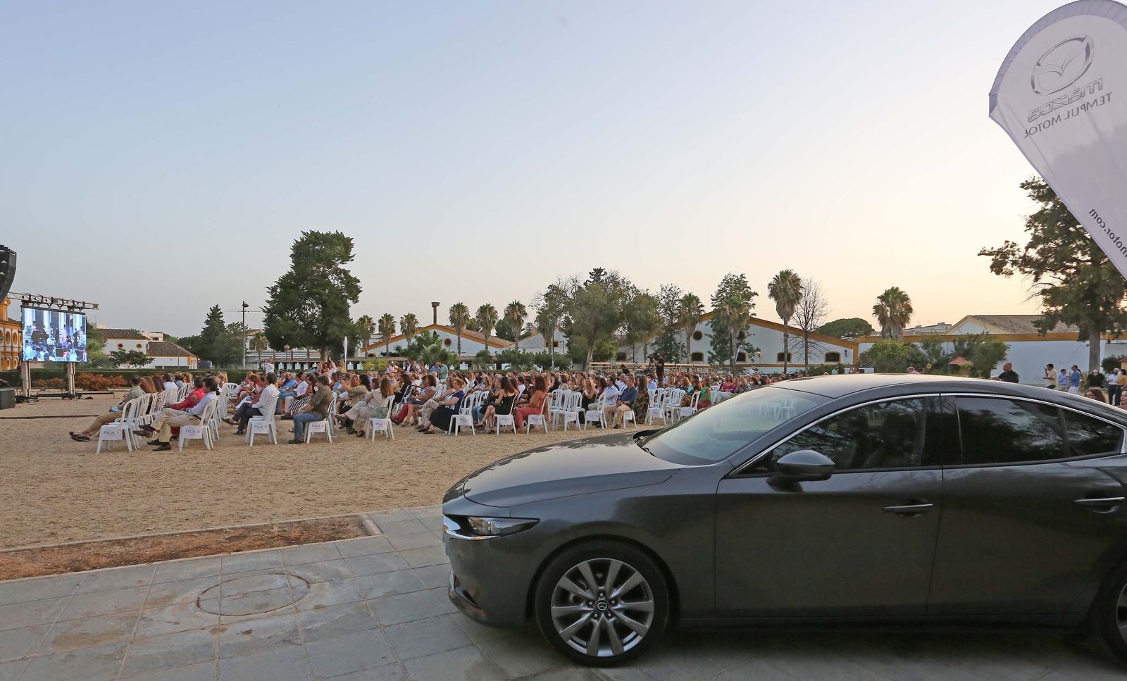 Concierto de A Dos Velas en la Real Escuela del Arte Ecuestre