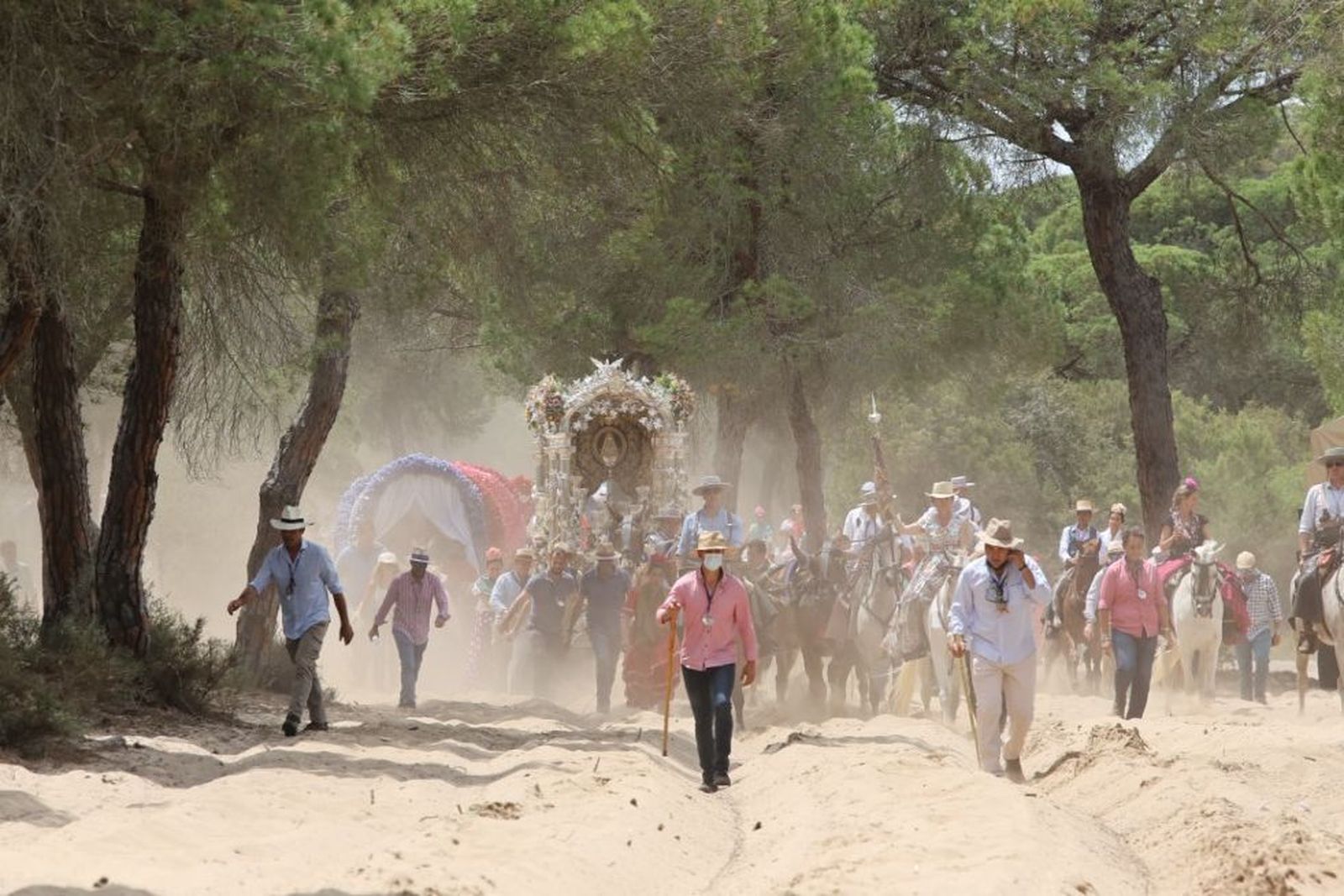 Imágenes de la Hermandad del Rocío de Jerez el jueves por el Coto