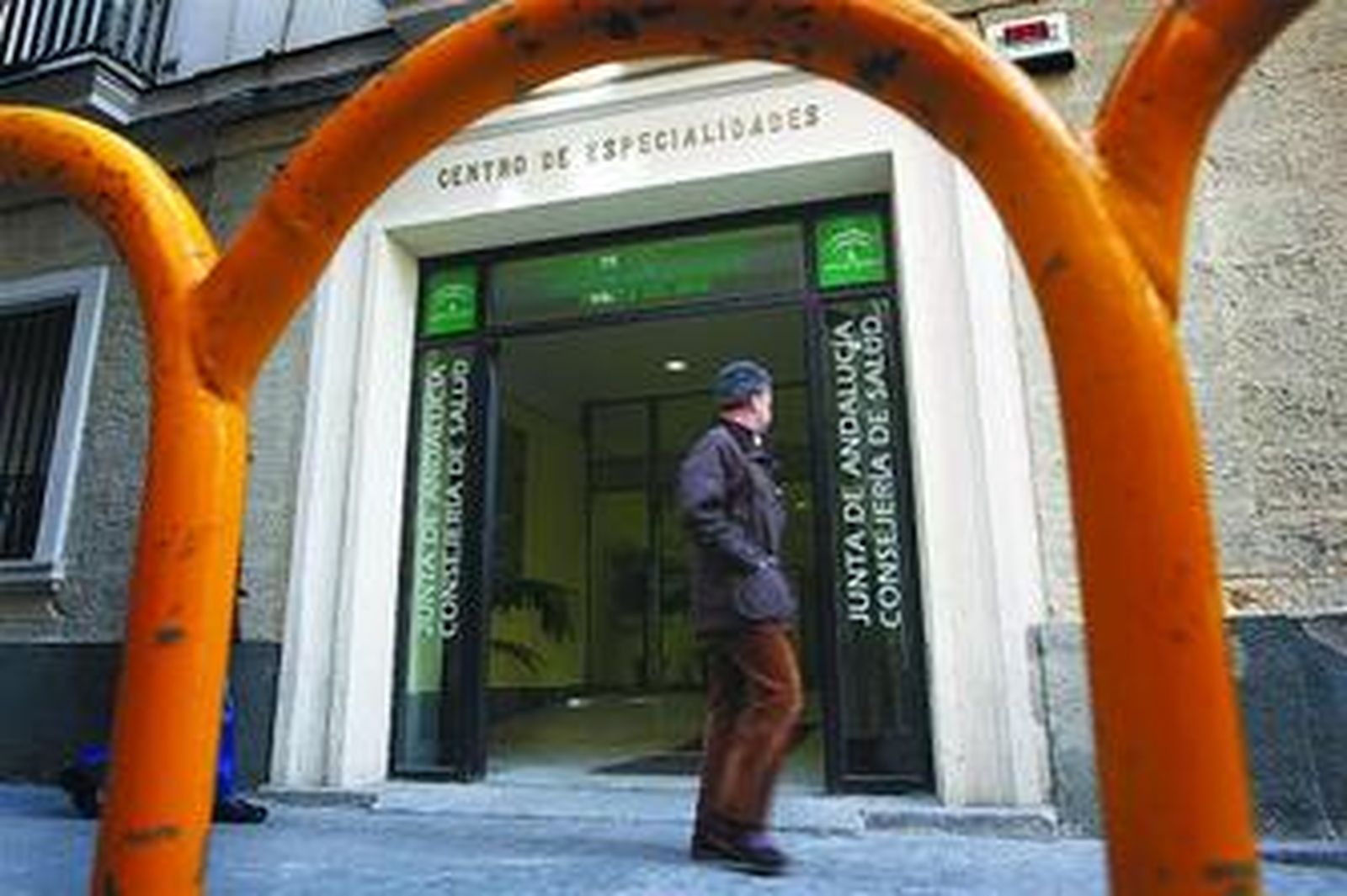 El edificio del Centro Periférico de Especialidades Vargas Ponce en pleno centro de Cádiz.