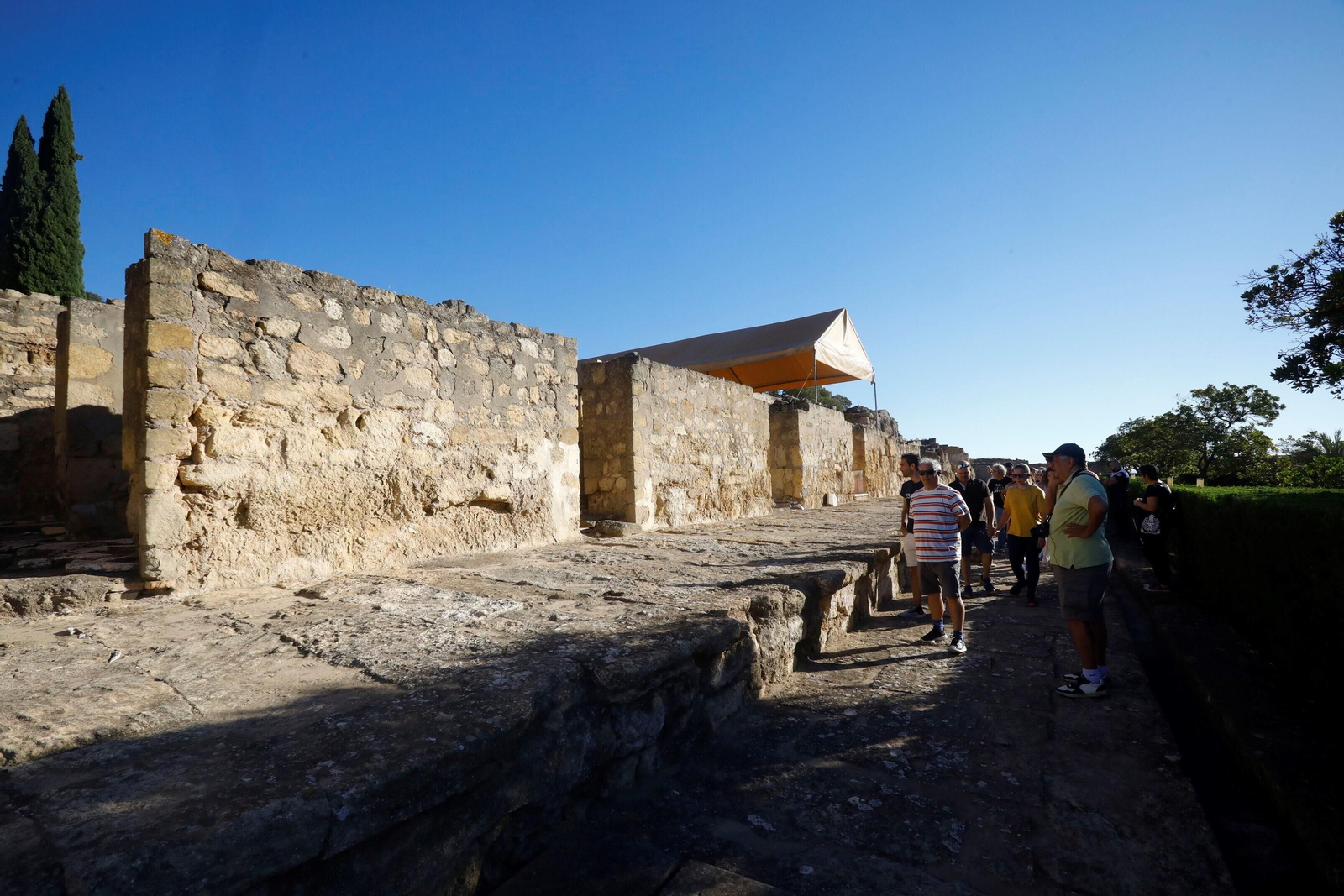 Las primeras visitas al Salón Rico de Medina Azahara tras su reapertura al público, en imágenes